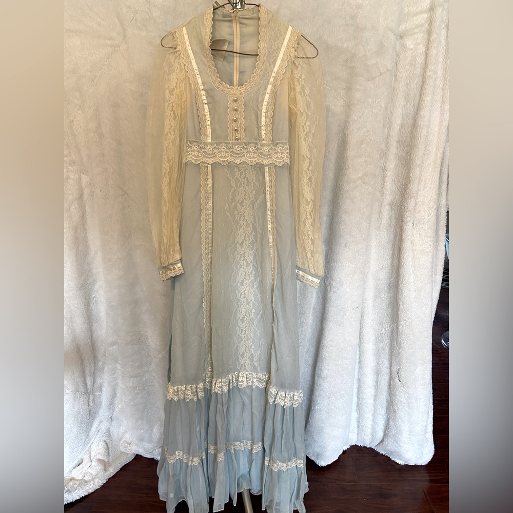 True vintage 70’s Gunne Sax dress